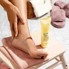 FEET UP Everyday / Softening Foot Cream 150ml &  FEET UP Everyday / Refreshing Foot Spray 250ml & FEET UP Everyday / Deodorising Foot Powder 400g.  46375 - 46376 - 46378