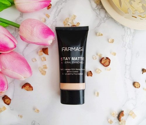 Farmasi stay matte كريم اساس فارمسي