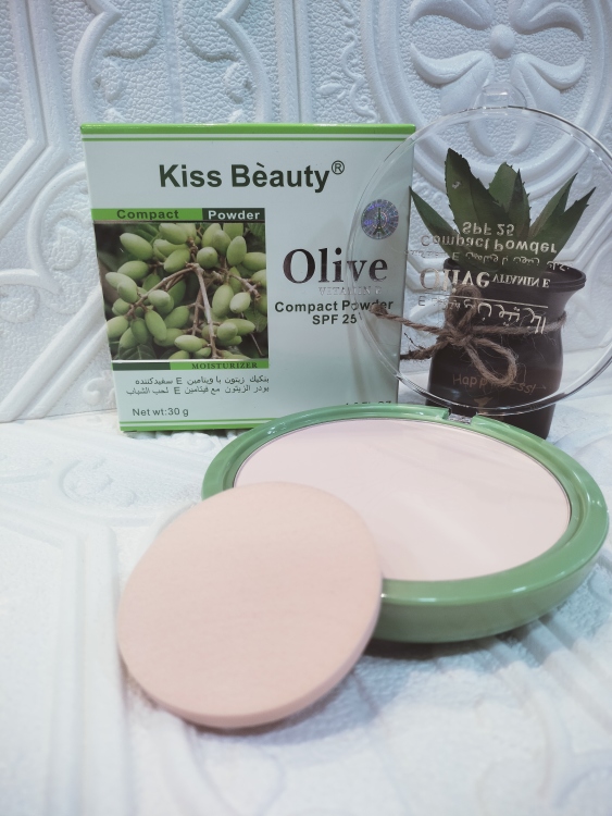 بودرة مضغوطة زيت الزيتون  kiss beauty olive 
