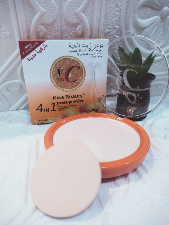 بودرة مضغوطة فيتامين سي kiss beauty press powder