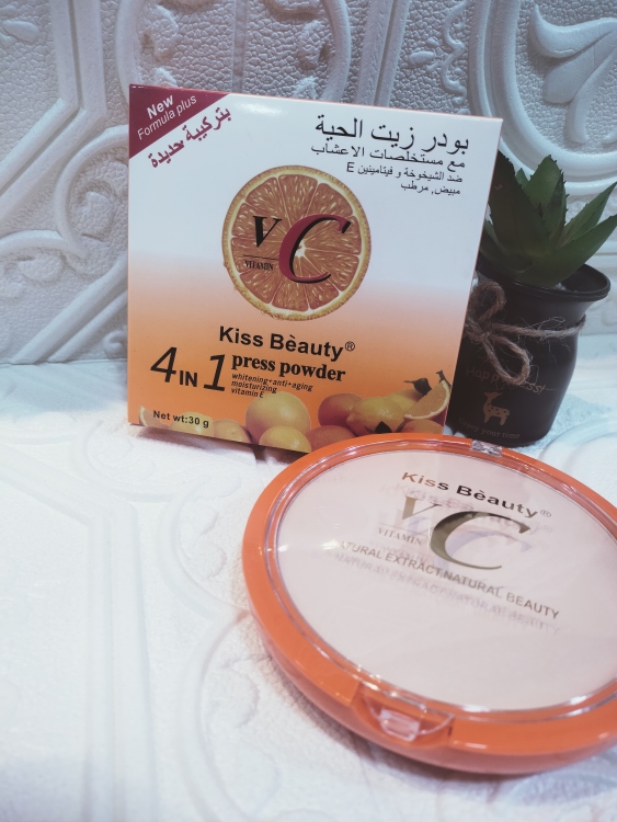 بودرة مضغوطة فيتامين سي kiss beauty press powder