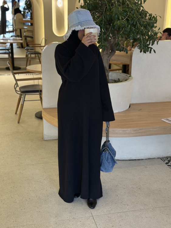 فستان أسود 
