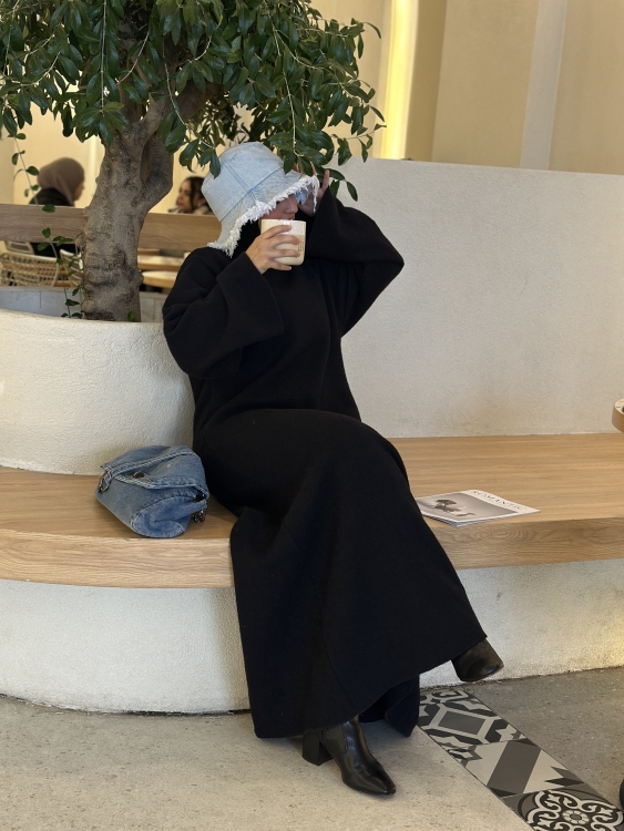 فستان أسود 