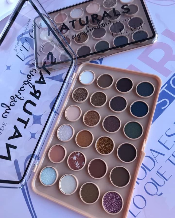 باليت أي شدو naturals eyeshadow palette 