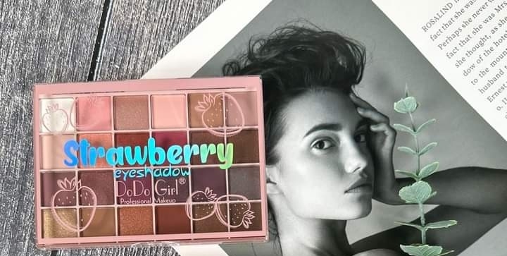 باليت أي شدو strawberry eyeshadow dodo girl 