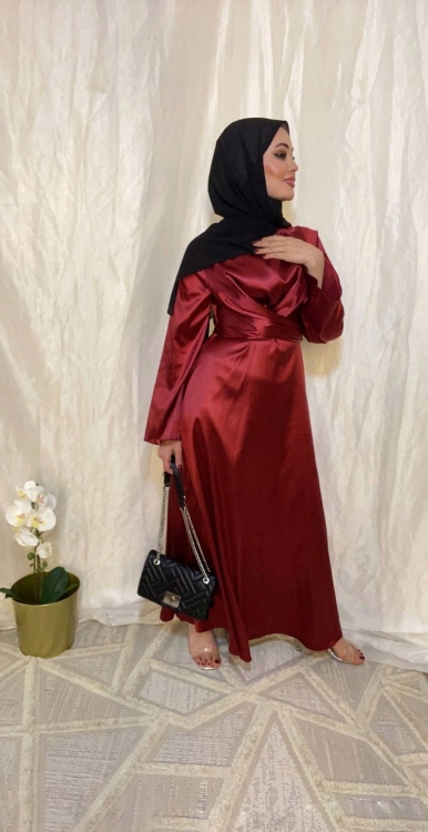 فستان ستان احمر