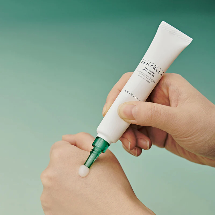 Skin1004 Madagascar Centella Tea-Trica Spot Cream كريم موضعي لعلاج حب الشباب 