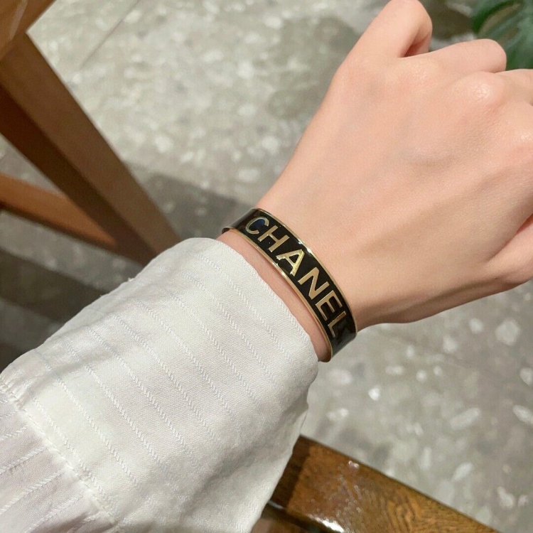 إسوارة 