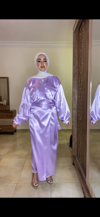 طقم " الساتان " باللون النهدي 