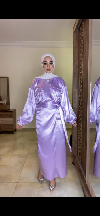 طقم " الساتان " باللون النهدي 