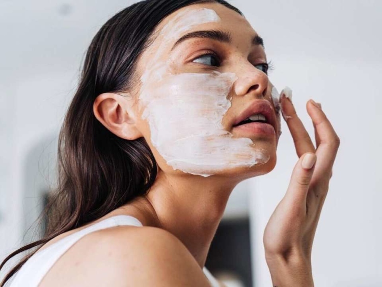 50ML  ESSENTIALS Calming Face Mask with Pro-Vitamin B5  42981