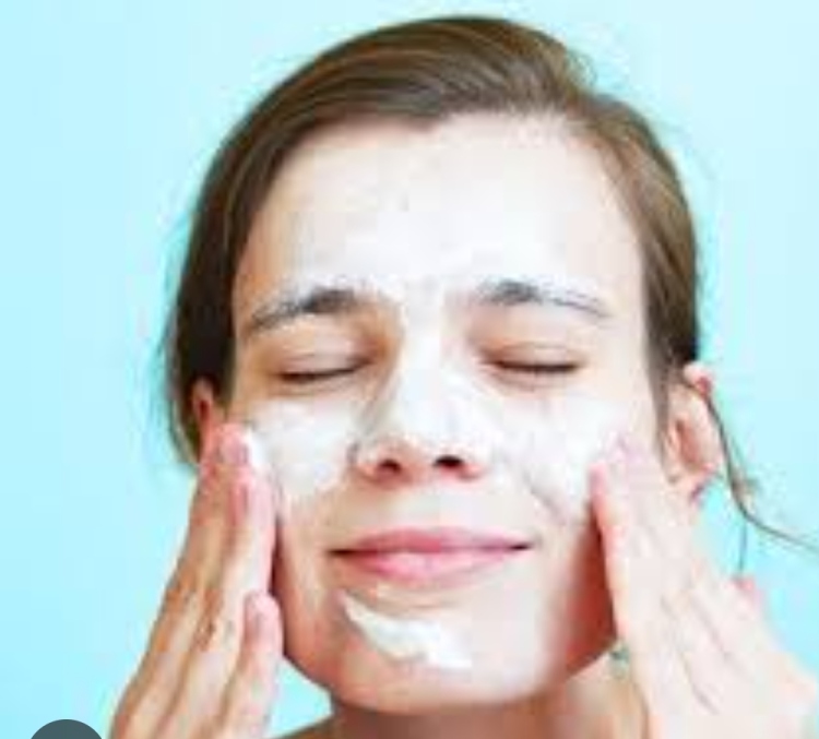  75ML.ESSENTIALS Calming Face Wash & Scrub with Pro-Vitami 42975