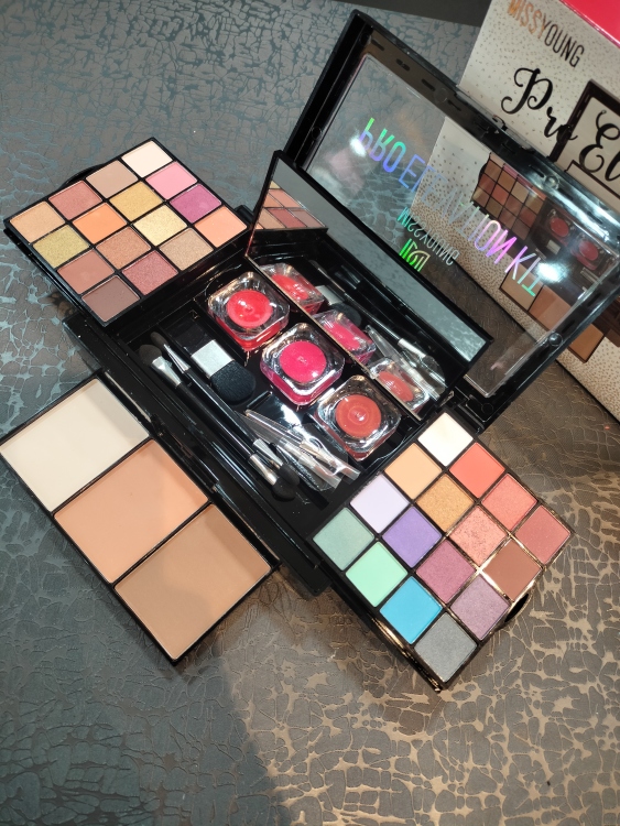 طقم مكياج miss young makeup kit 