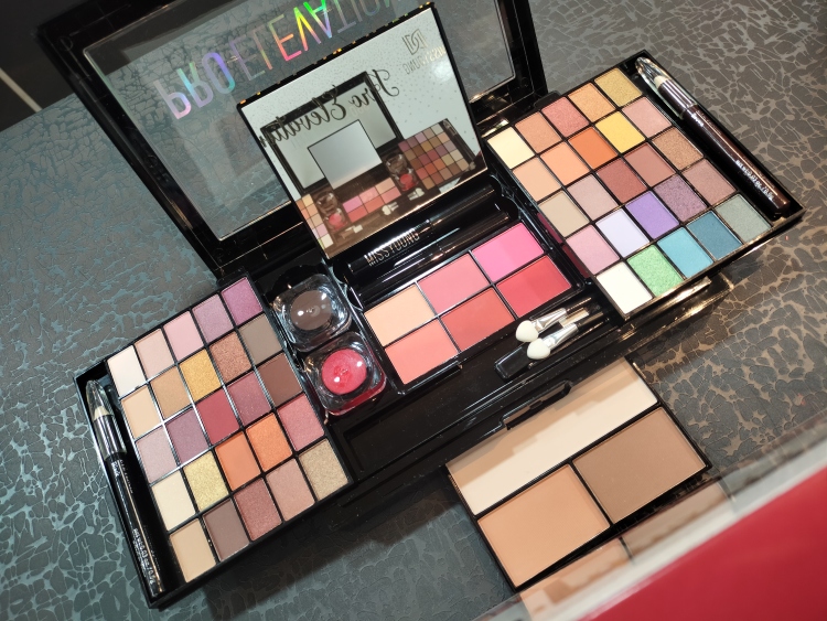 طقم مكياج  missyoung makeup kit 