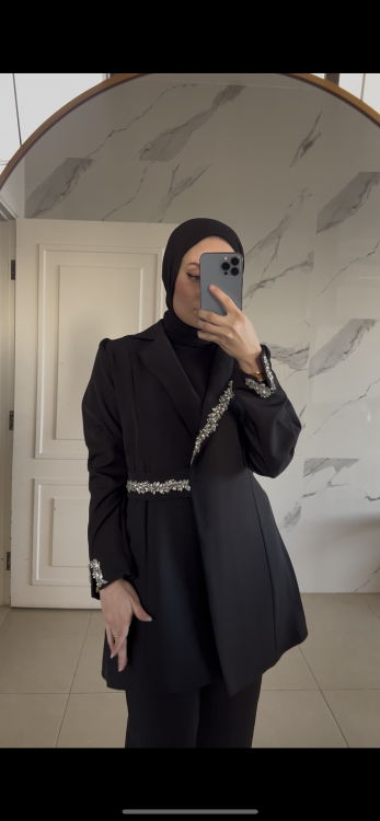 طقم ساره باللون الابيض