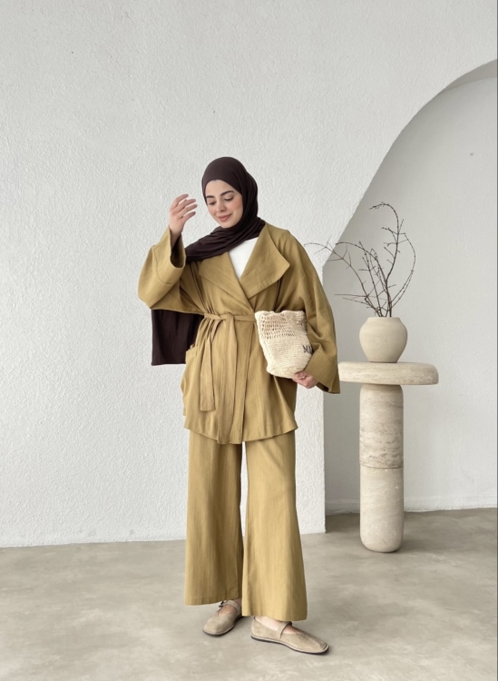 طقم كموني