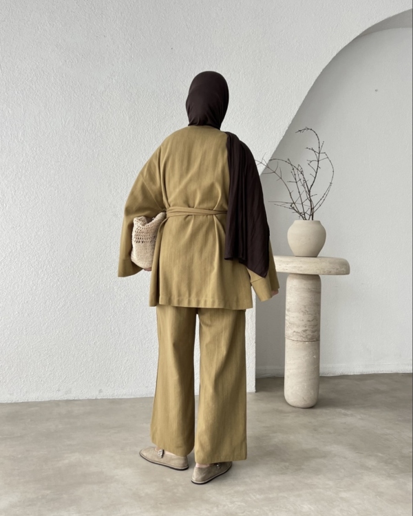 طقم كموني