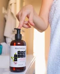 BEAUTANICALS Revitalising Body Cleanser  35892 300 ml