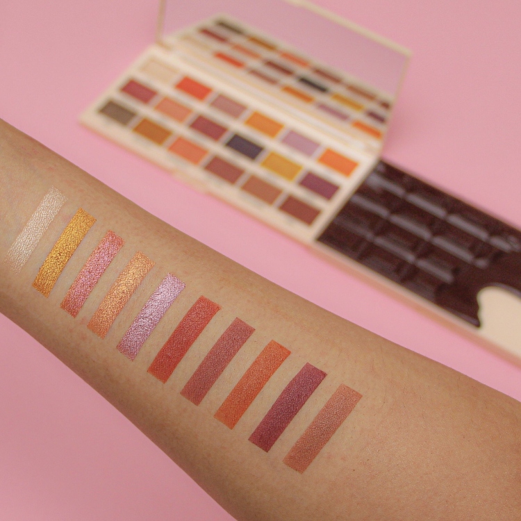 I Heart Revolution Caramel Nudes Chocolate Eye Shadow Palette رفليوشن، ايشدو