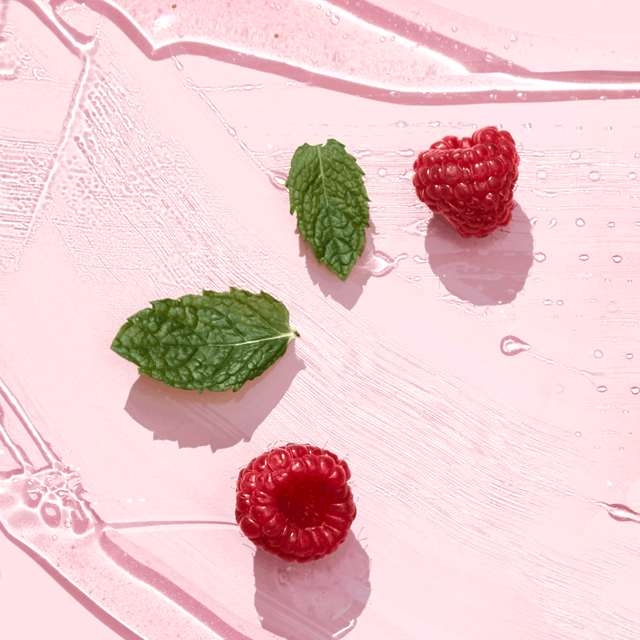 41496 Love nuture Exfoliating Shower Gel with Organic Mint & Raspberry  500 ml