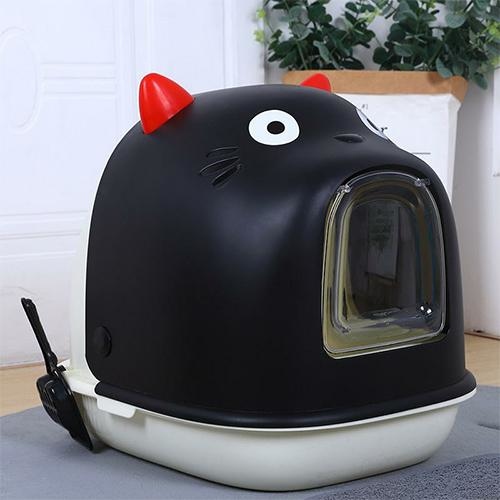 Closed litter box cat face