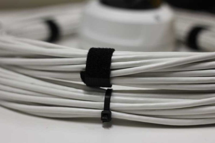 اشرطة تثبيت الاسلاك و للتربيط مقصوصة جاهزة للاستخدام عدد 6 اشرطة VEL-EC60388