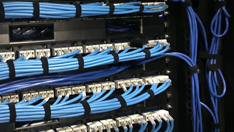 اشرطة تثبيت الاسلاك و للتربيط مقصوصة جاهزة للاستخدام عدد 6 اشرطة VEL-EC60388