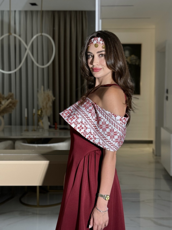 Off-Shoulder Henna Dress ثوب ساندرا 