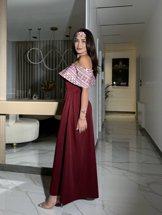 Off-Shoulder Henna Dress ثوب ساندرا 