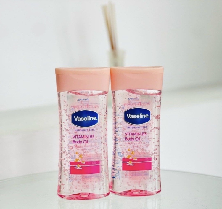 زيت فازلين للجسم بعطر البيبي باودر vaseline 