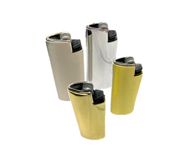 CLIPPER Lighter with Metal Cover - Assorted Colors 