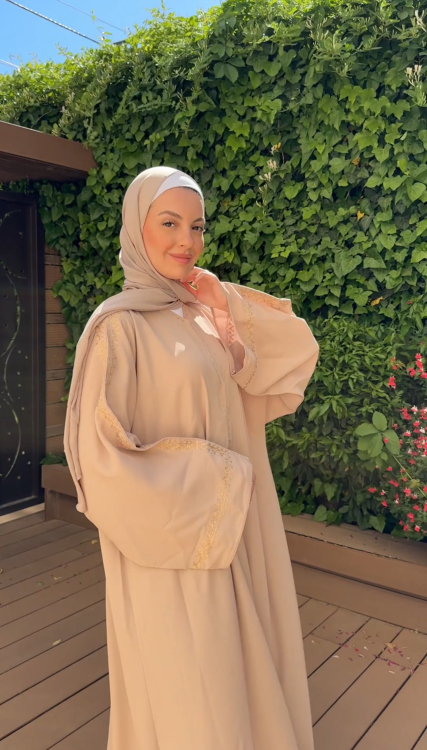 عباية تطريز ناعم