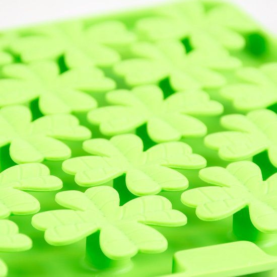 Duvo plus lick mat flower in green color 