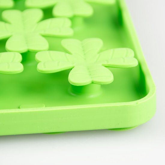 Duvo plus lick mat flower in green color 