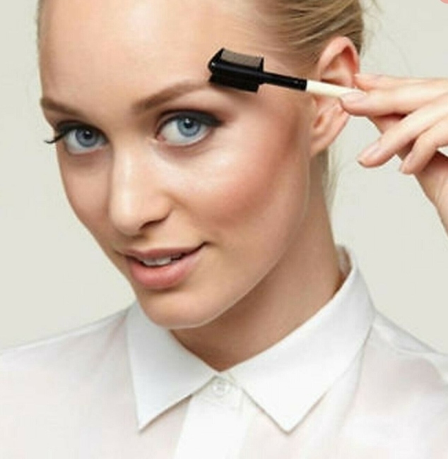 Precision Brow and Lash Comb Size 13cm A dual-action tool for beautifying brows & lashes. - 29592