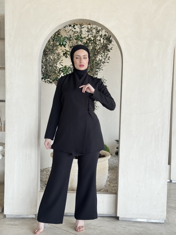 طقم  " لولو " باللون الاسود 