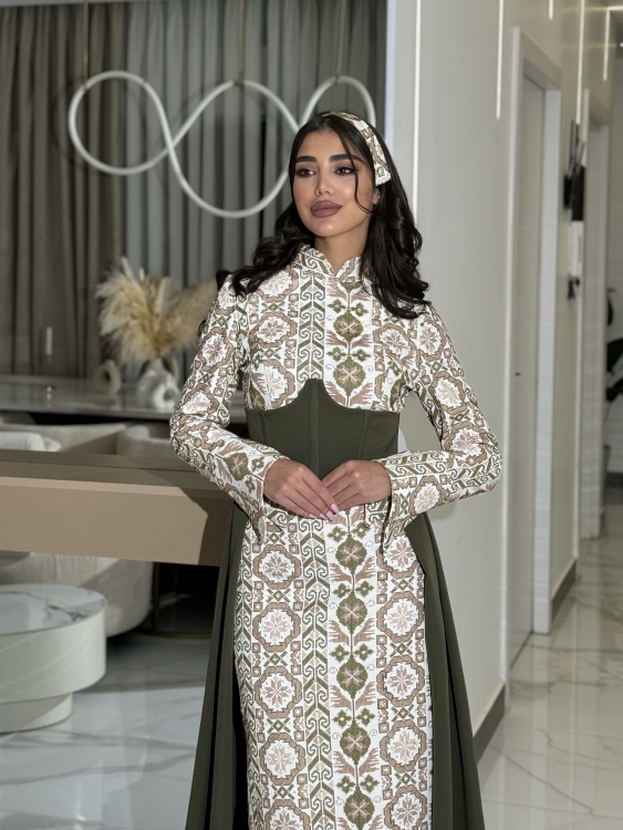 (ثوب الملكة )Queen-style henna dress with a long train