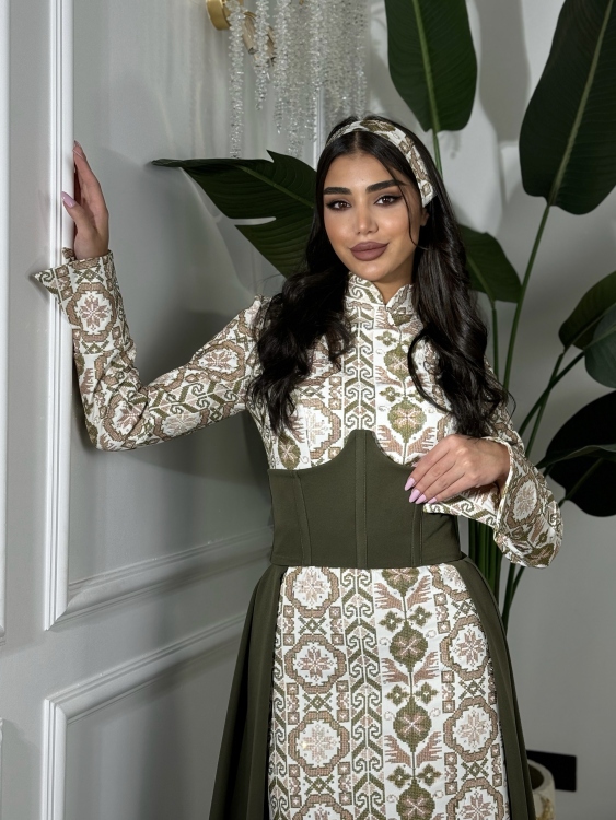 (ثوب الملكة )Queen-style henna dress with a long train