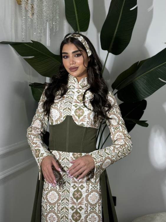 (ثوب الملكة )Queen-style henna dress with a long train