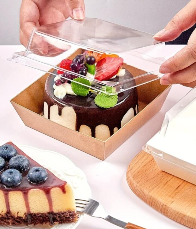 علبه كرتون مع غطاء شفاف 