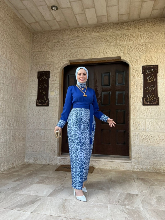 ثوب الياسمين  للحنا باللون الاحمر 
