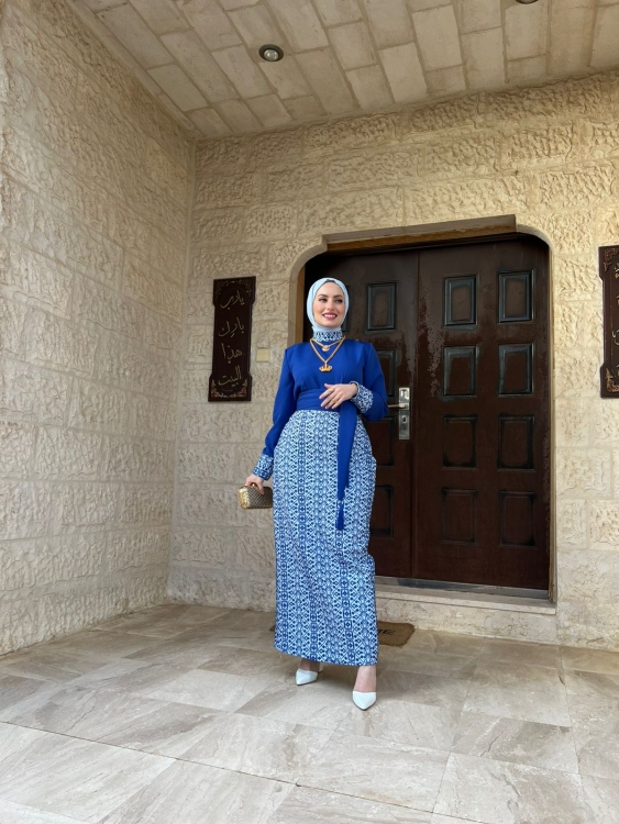 ثوب الياسمين  للحنا باللون الاحمر 
