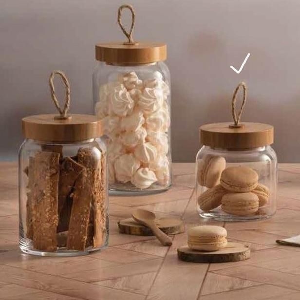Glass hostess 