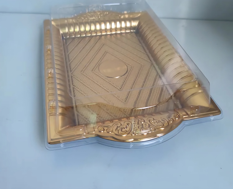 صواني ذهبي مع غطاء شفاف 32×22سم ارتفاع 6