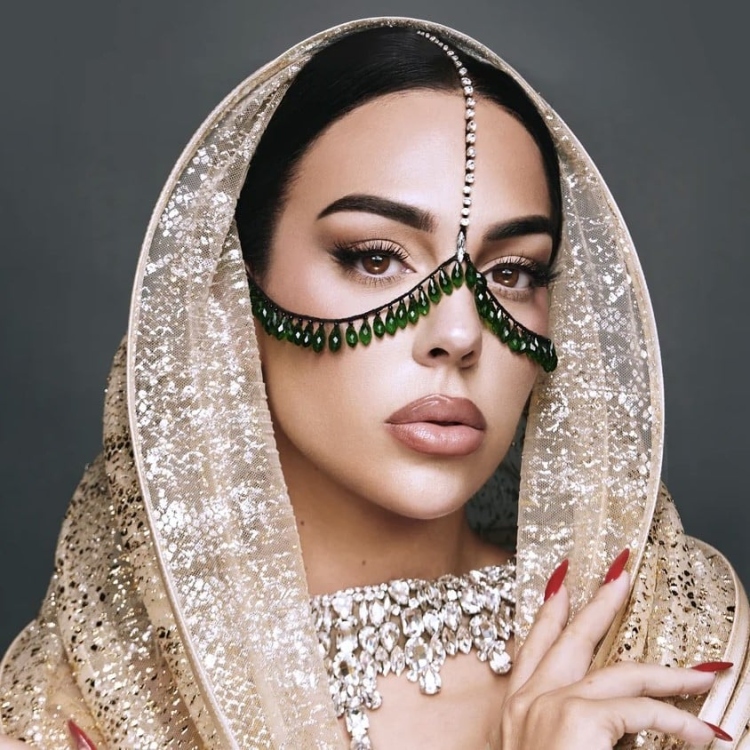 عدسات جورجينا من امارا - بسكت Biscuit