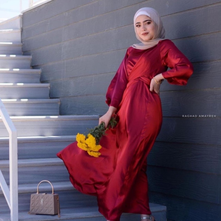 فستان ستان احمر
