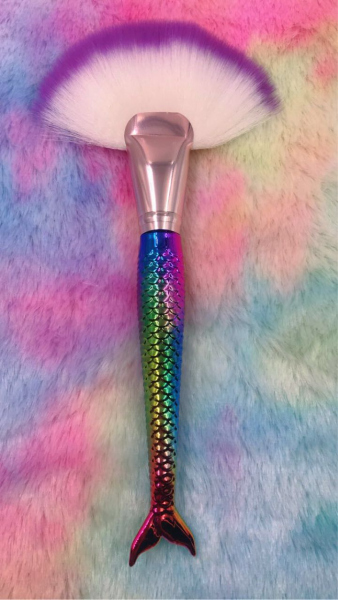 MAKEUP BRUSH فرشاة