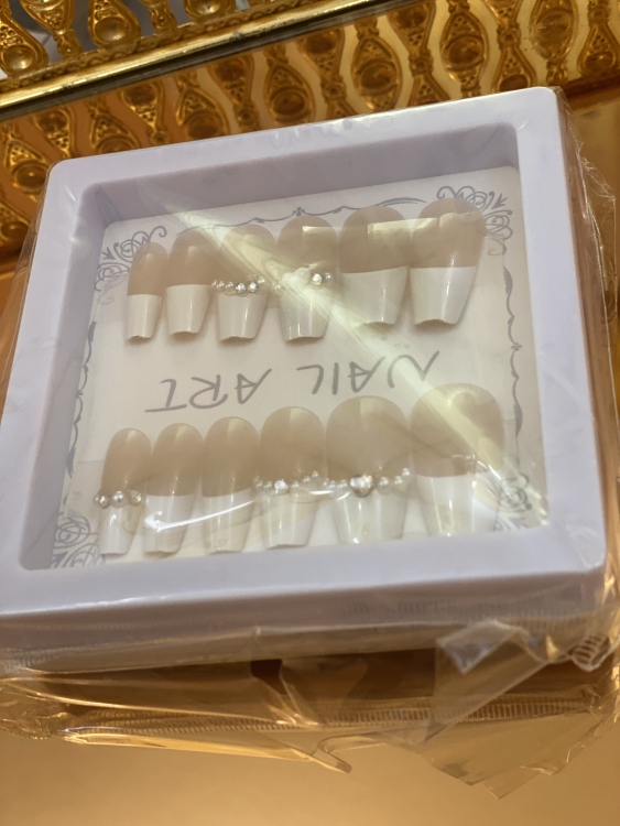 اظافر مزركشة 