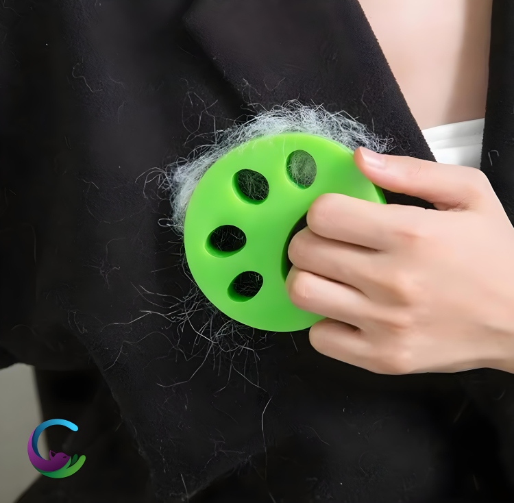 قطعة إزالة شعر القطط عن الملابس 