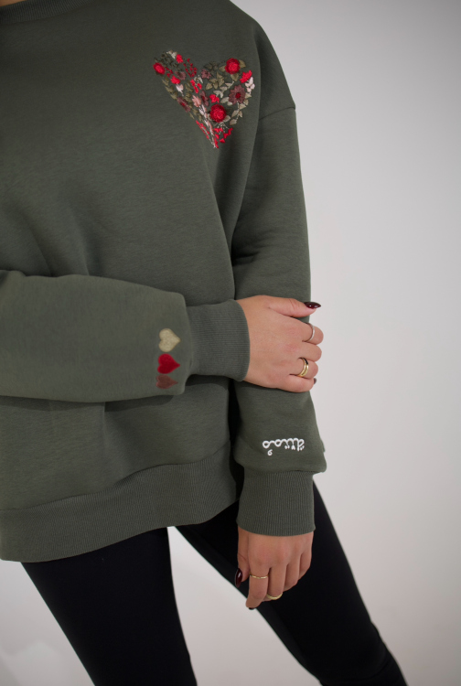 Mumtaneh- Grateful Sweater ( ممتنة)